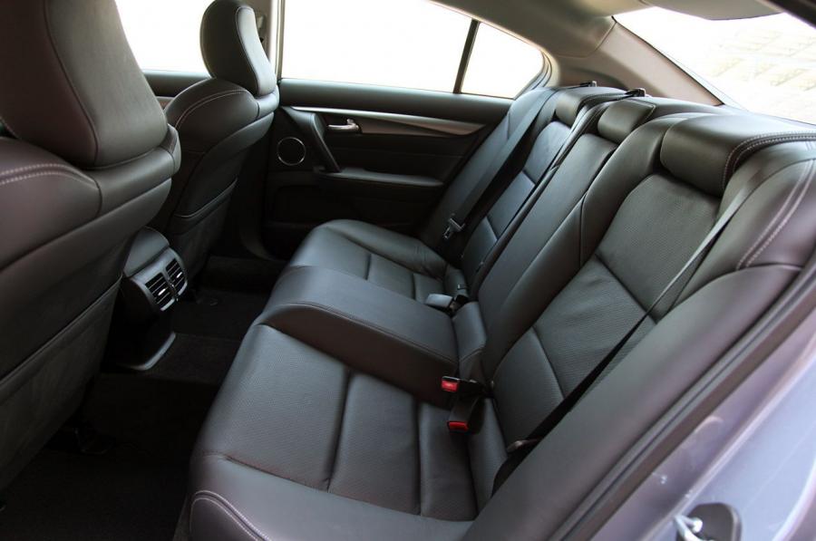Интерьер Acura TL SH-AWD 2011 года  (фото 57 из 101)